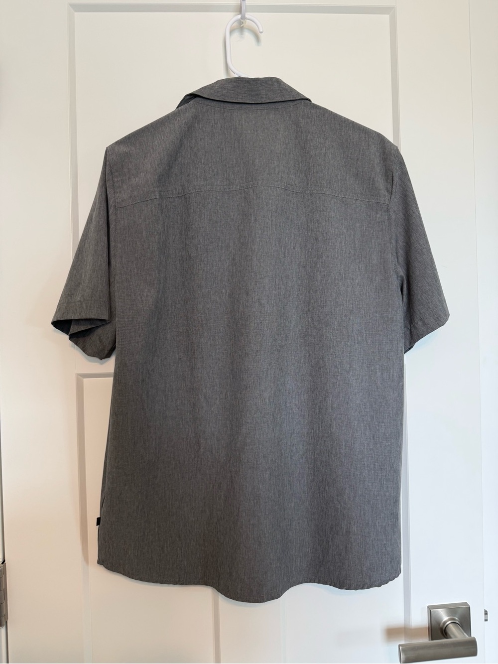 Gerry Short-Sleeve Button-Down Shirt in Gray - Picture 3 of 4